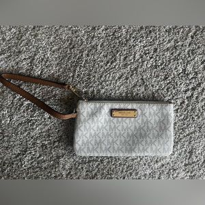 Michal Kors wristlet